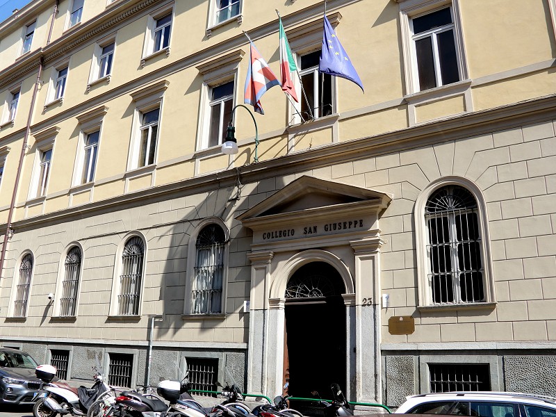L'ingresso del Collegio San Giuseppe in Via San Francesco da Paola 23 a Torino
