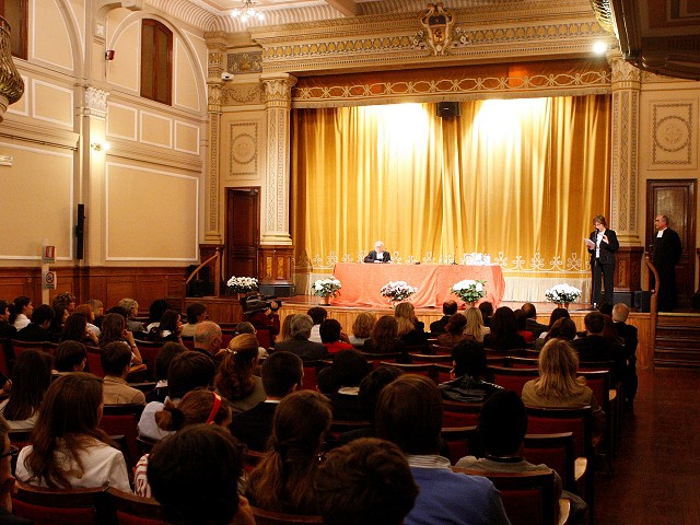 Il teatro del Collegio durante un incontro con il pubblico