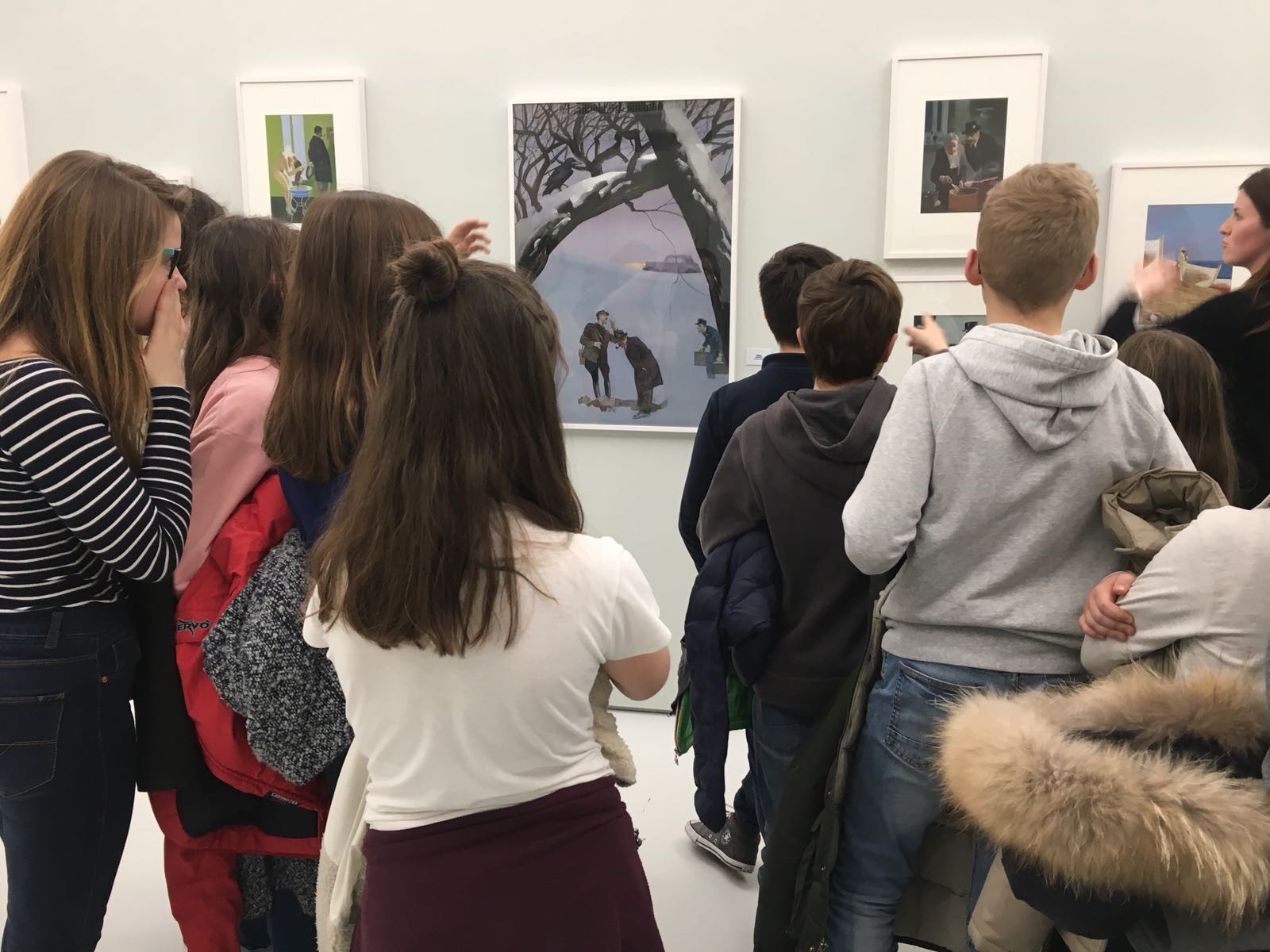 Studenti del Collegio durante una visita guidata in una galleria d'arte
